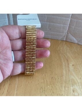 NWT Banana Republic Gold Ridged Stretch Bracelet